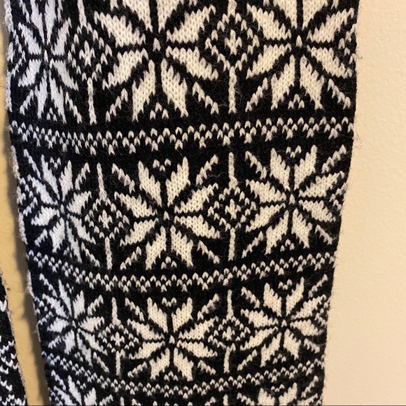 J. Crew Black & White Snowflake Scarf - Picture 4 of 6